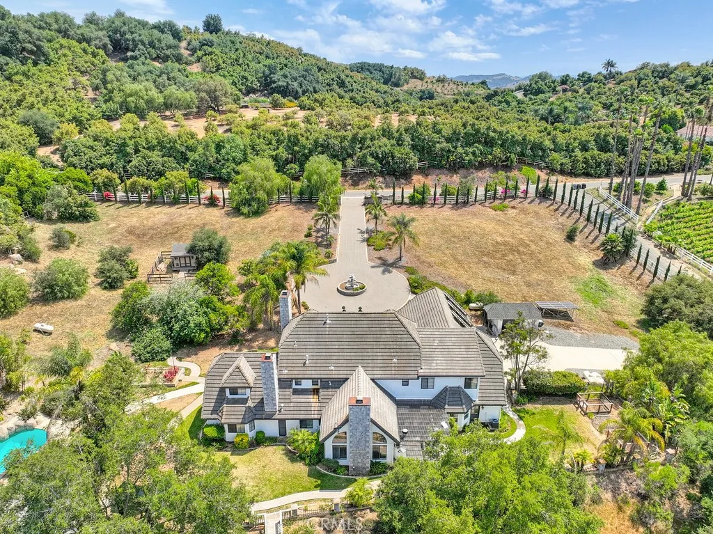 25570 Fuerte Road, Temecula, California 92590 home-pic-2